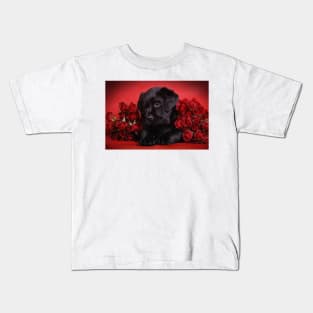 Labrador puppy with red roses Kids T-Shirt